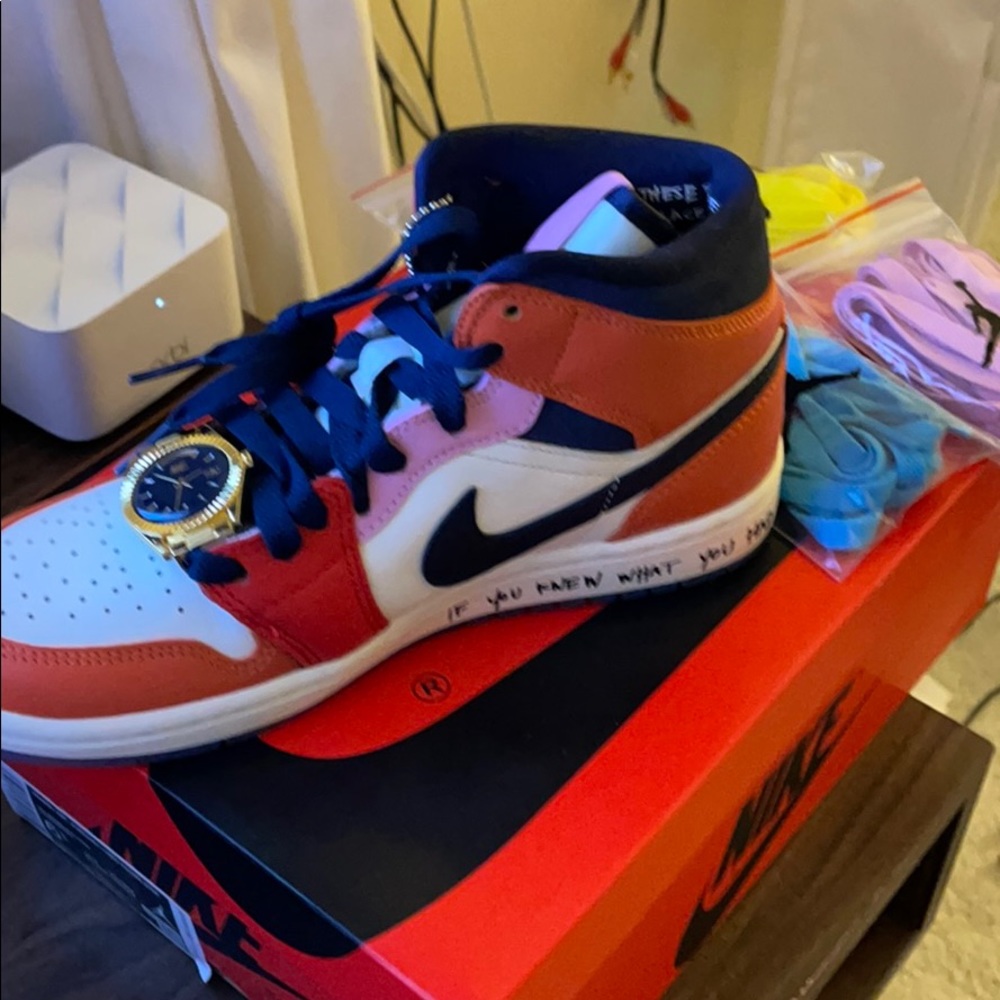 WMNS Air Jordan 1 Mid Fearless (Size 6w) - Picture 4 of 16